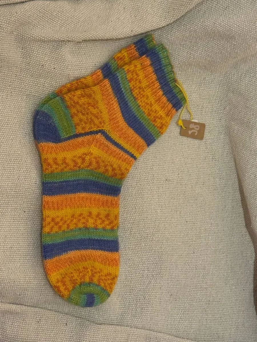 Varma och smidiga handstickade sockor storlek 38