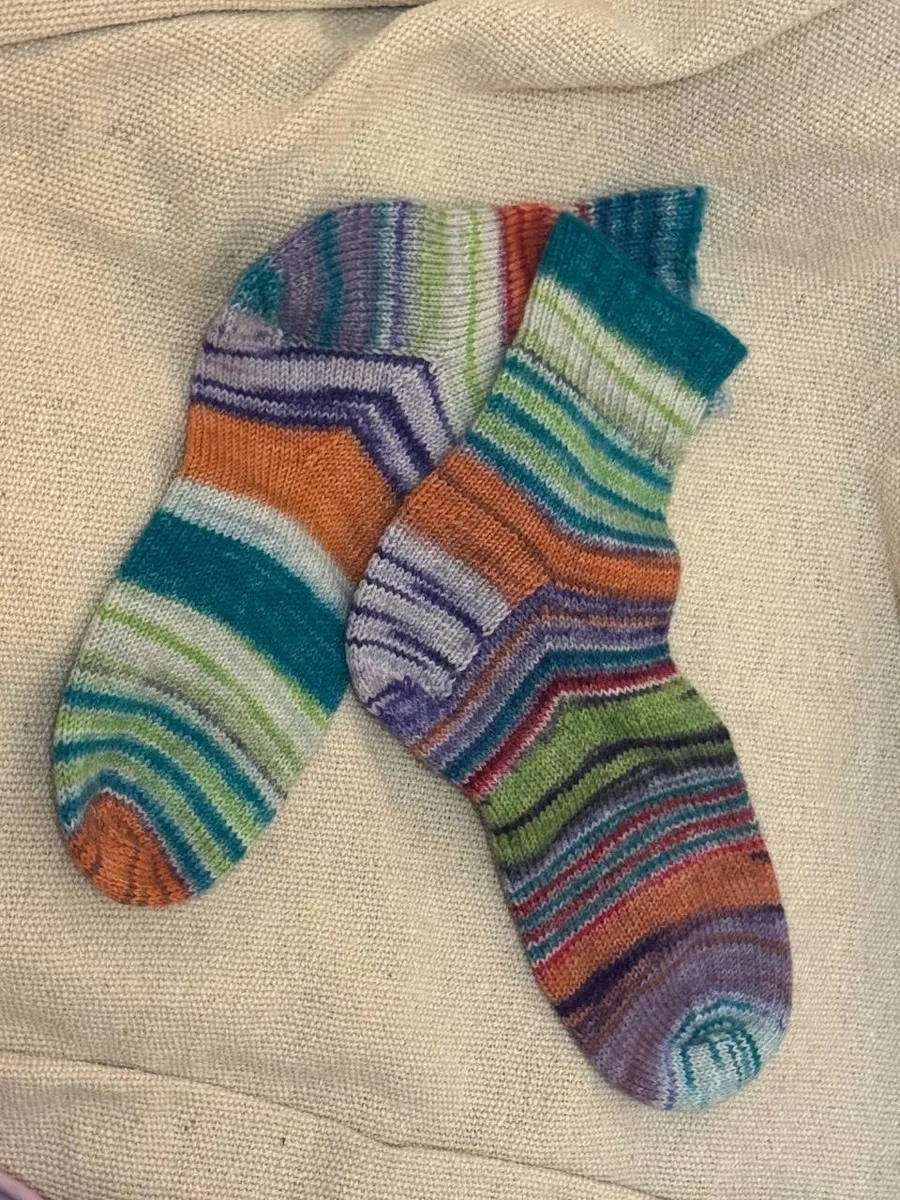 Varma och smidiga handstickade sockor storlek 36-37