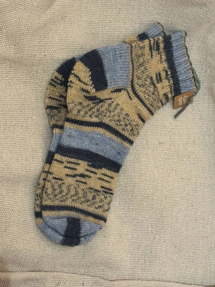Varma och smidiga handstickade sockor storlek 38