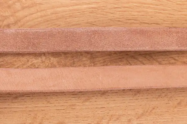 Ofärgat läderkoppel med Twist-Lock karbinhake, 20 mm