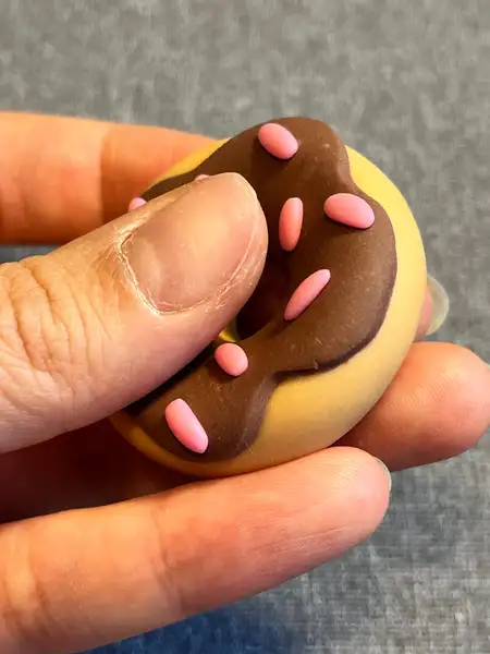 Donut oro-sten – handgjord i polymerlera