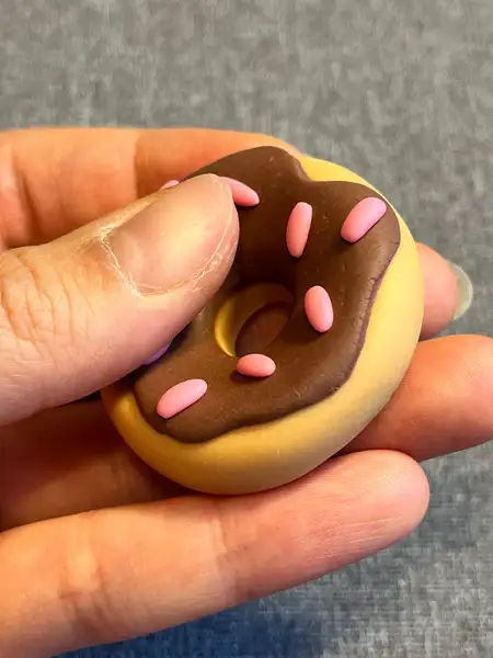 Donut oro-sten – handgjord i polymerlera