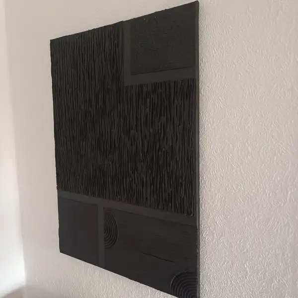 Silent Box – Gränslös Struktur i Matt Svart (50x70 cm)