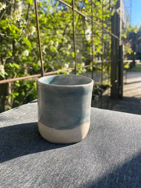 Mugg i keramik stengods ljusblå