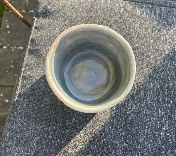 Liten mugg i stengodskeramik ljusblå